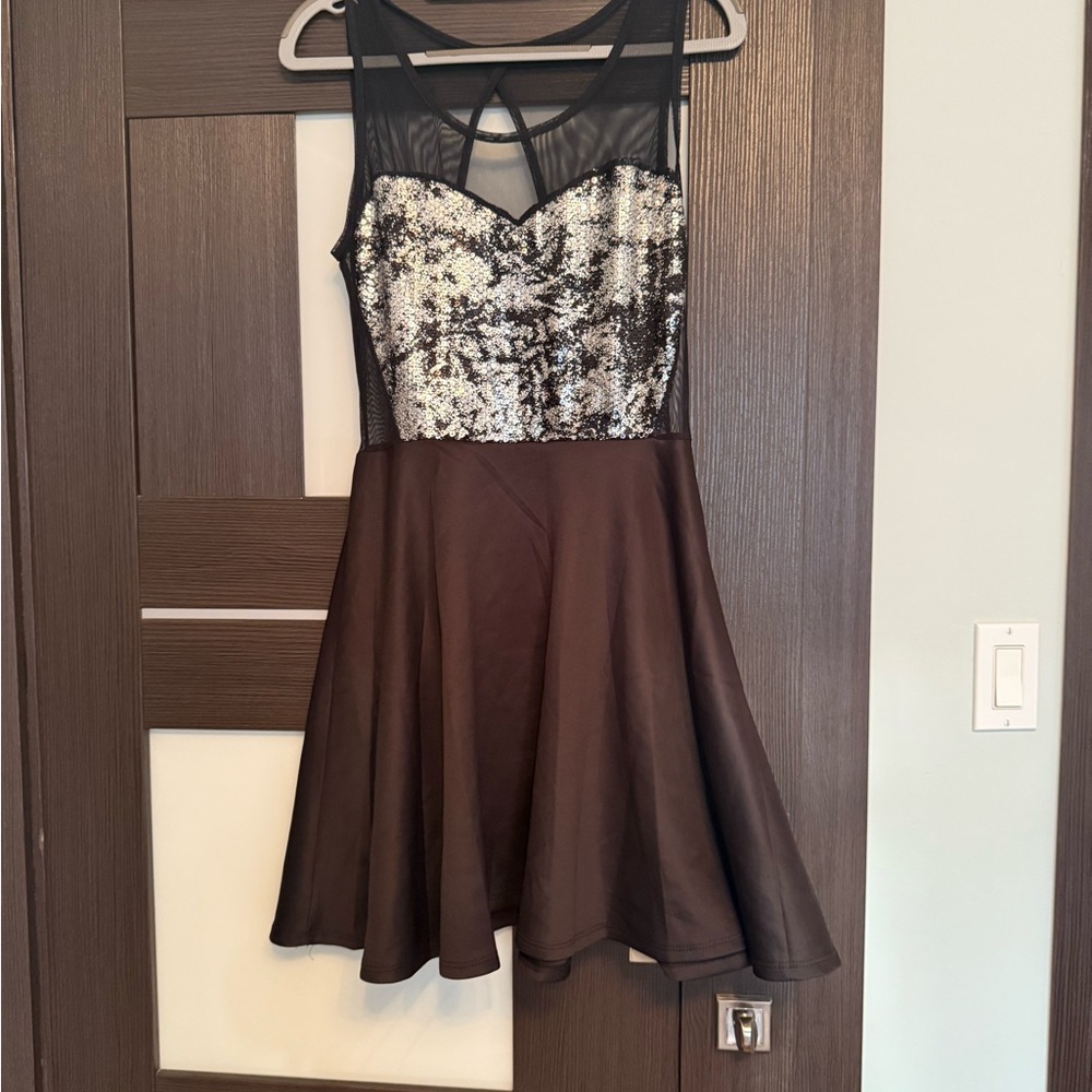 Elegant Black Dress by Point